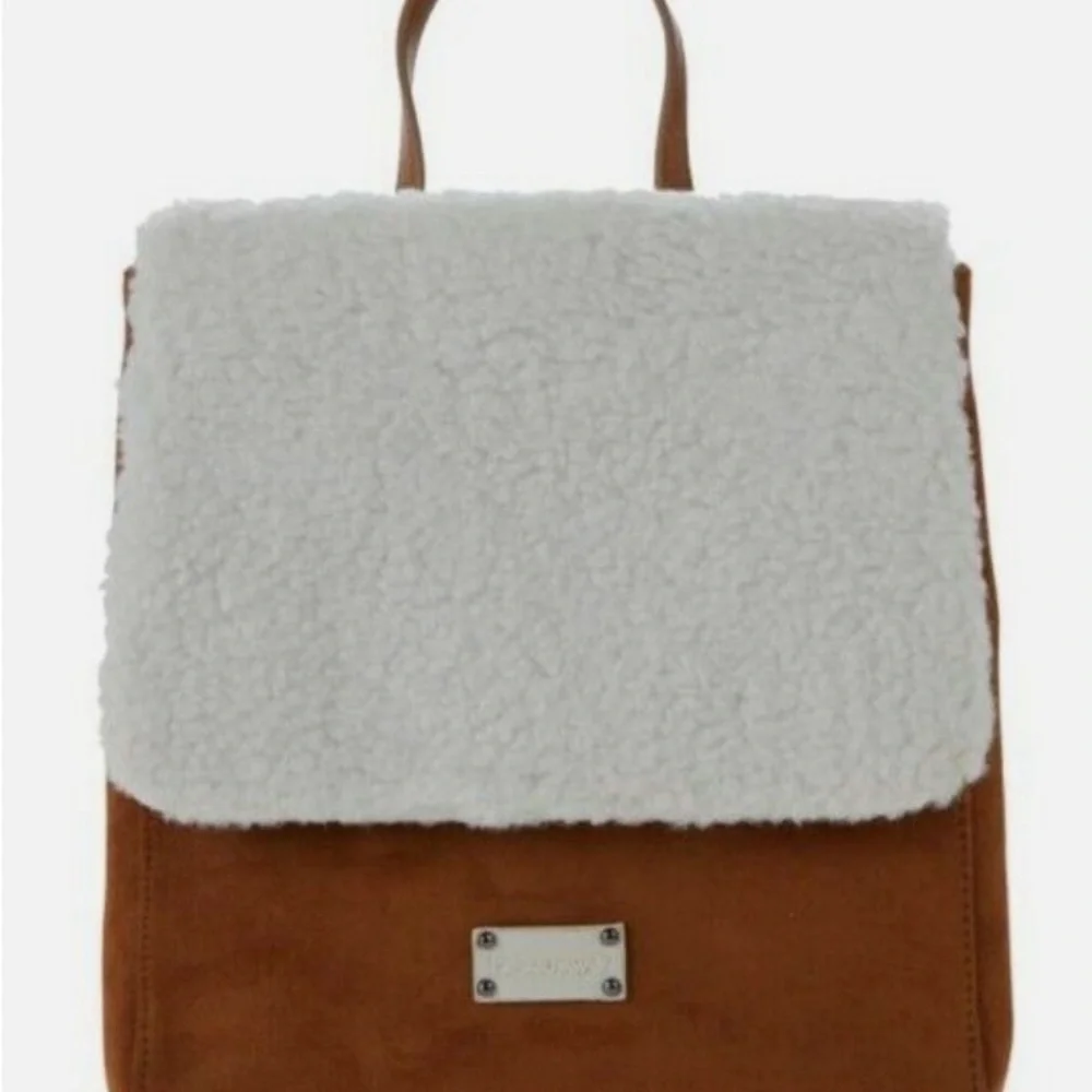 BearPaw Tan and Cream Textured Backpack - Picture 5 of 6